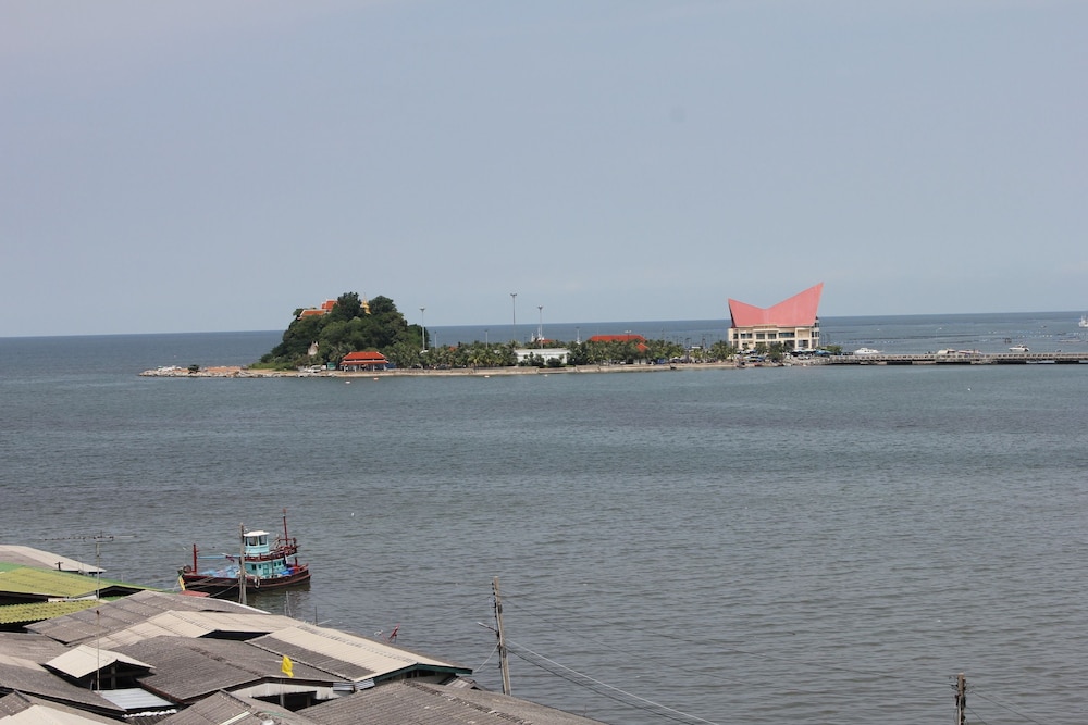 Seaview Hotel Sriracha 60/68