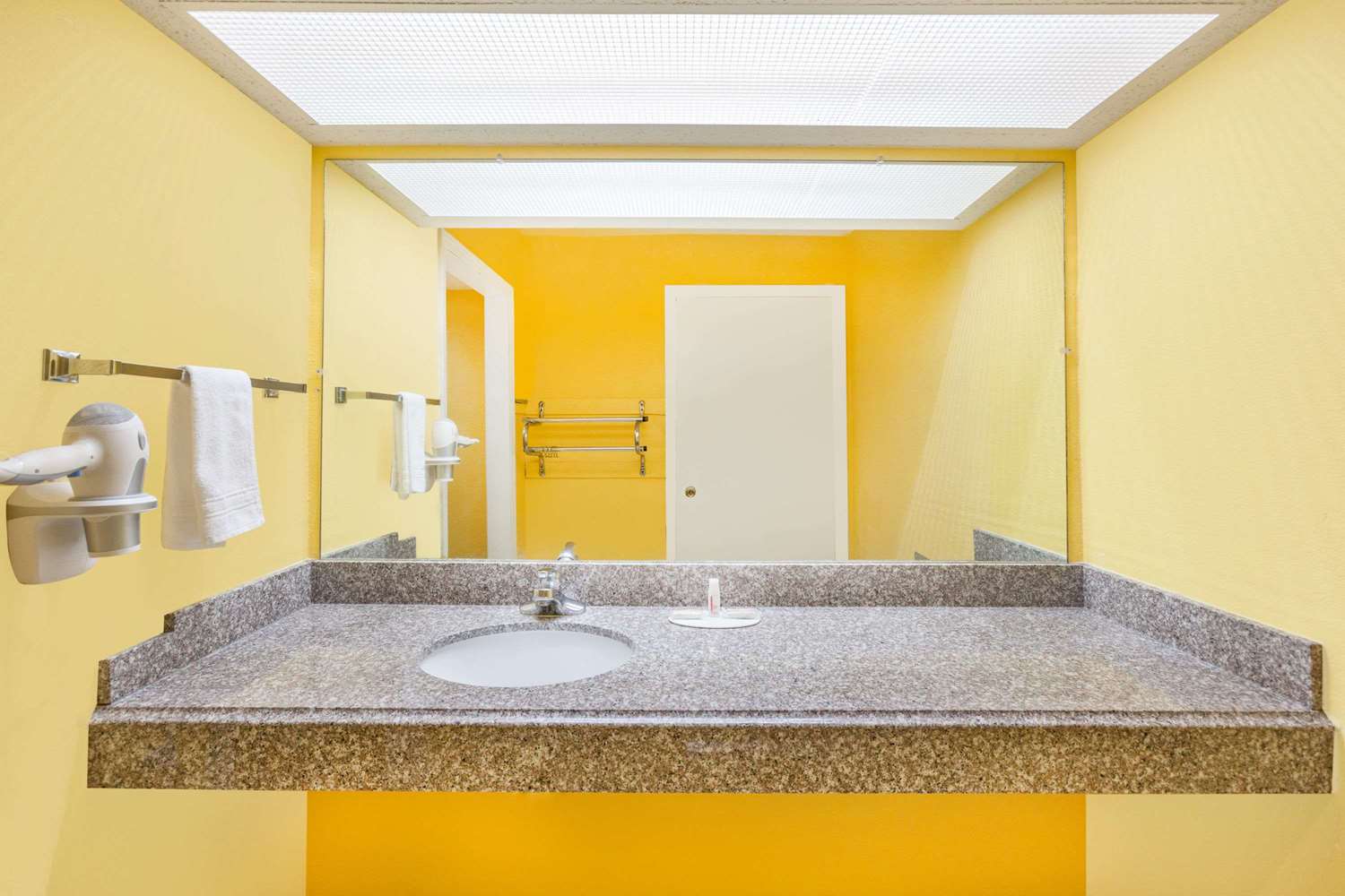 Days Inn By Wyndham Jacksonville 8/9