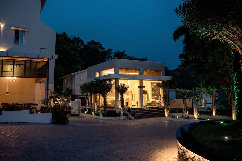 TGI STAR Holidays Yercaud 47/48