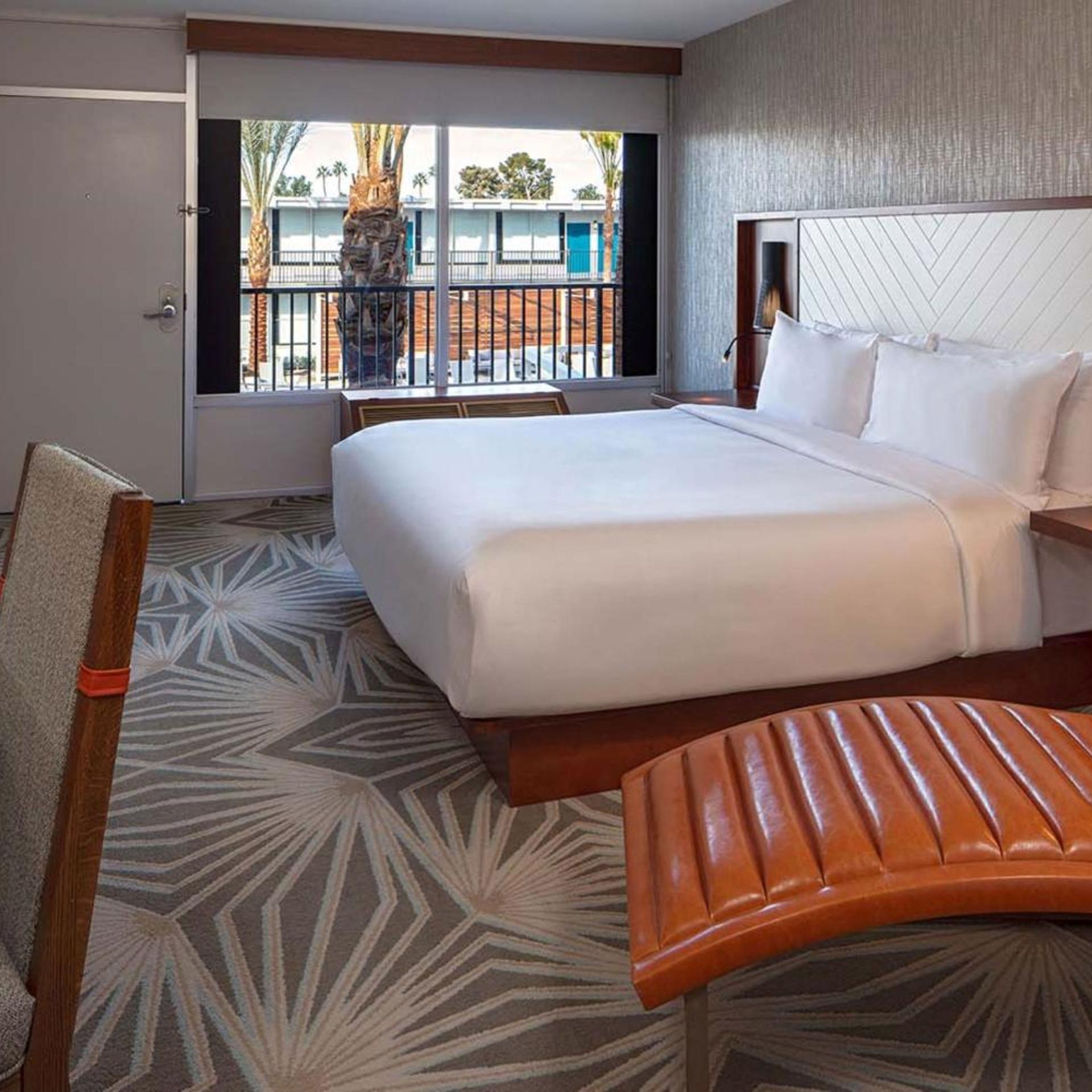 Guest Room, King Bed, Pool Side