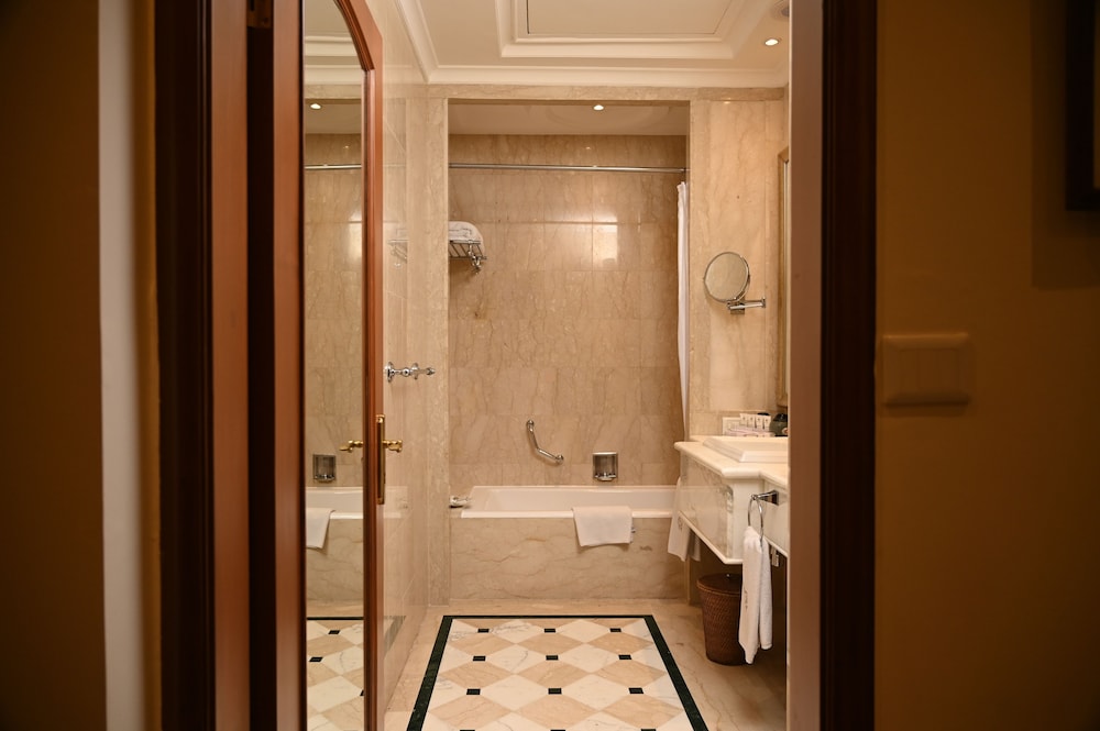 Heritage, King Bed، The Imperial New Delhi 5/7