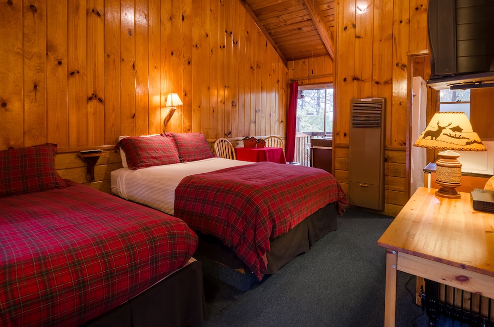 Idyllwild Bunkhouse 6/46