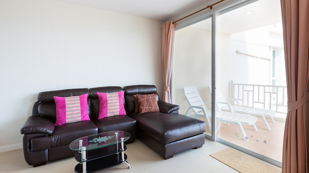 Baan Poolom Beachfront Condominium 27/50