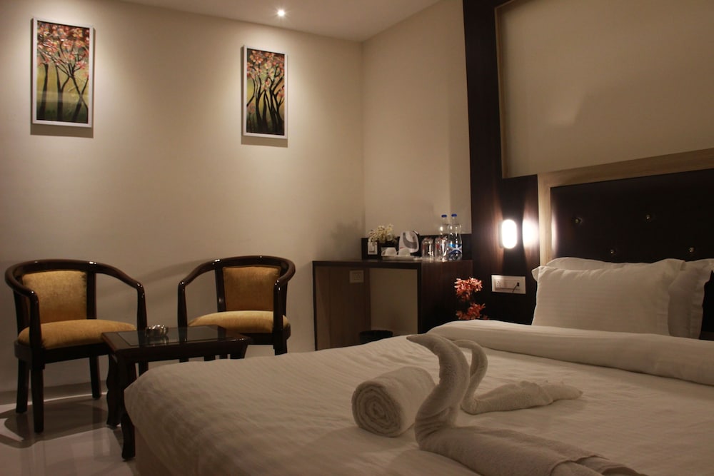 Hotel Dayal Paradise 11/26