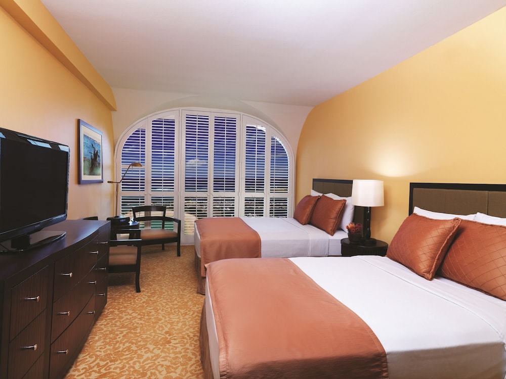 Hilton Grand Vacations Club at Hilton Hawaiian Village 16/50