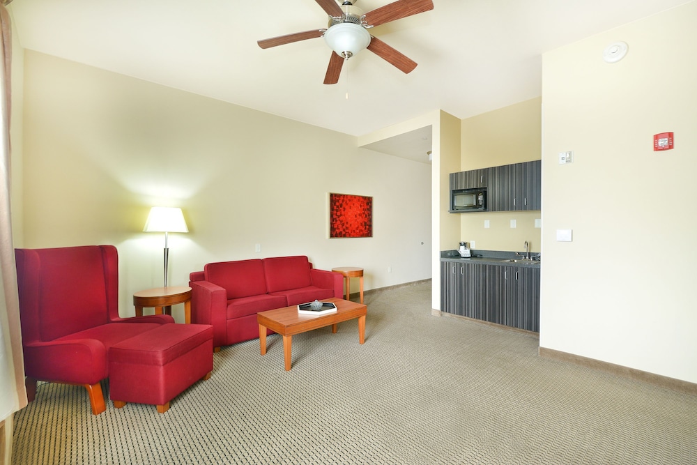 Baymont by Wyndham Grand Forks 31/43