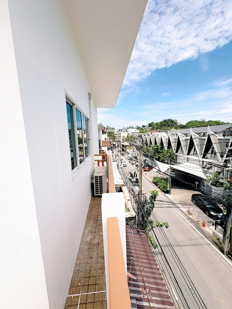Kata Beachwalk Hotel And Bungalows 65/74