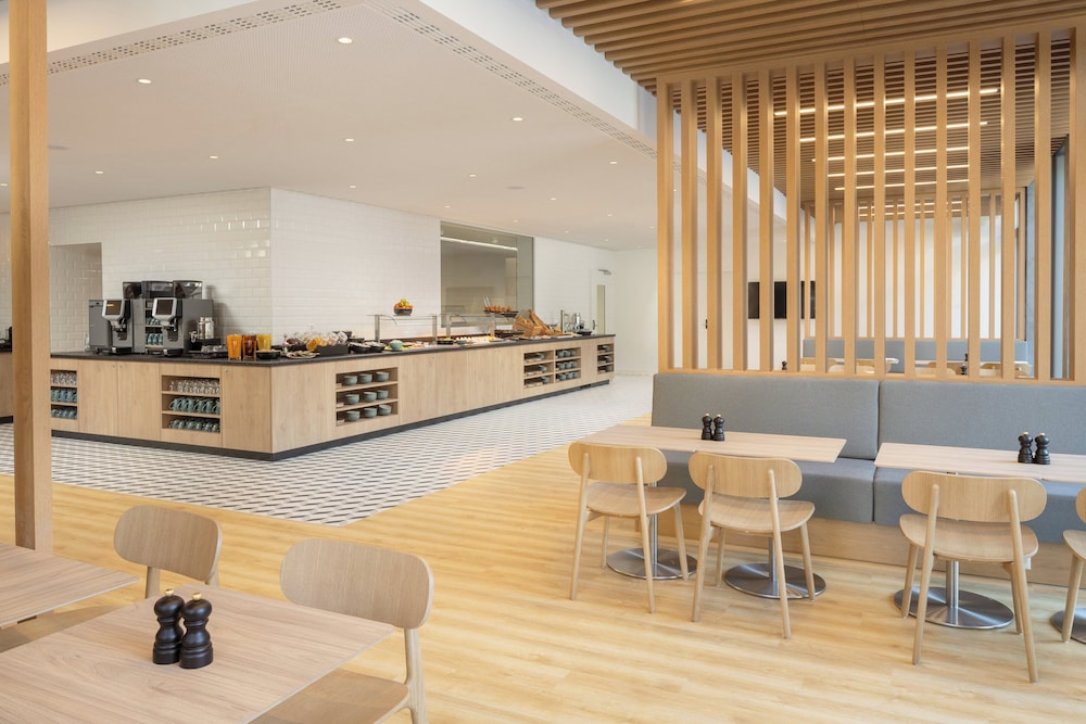 Holiday Inn Express and Suites Sion By IHG 38/50