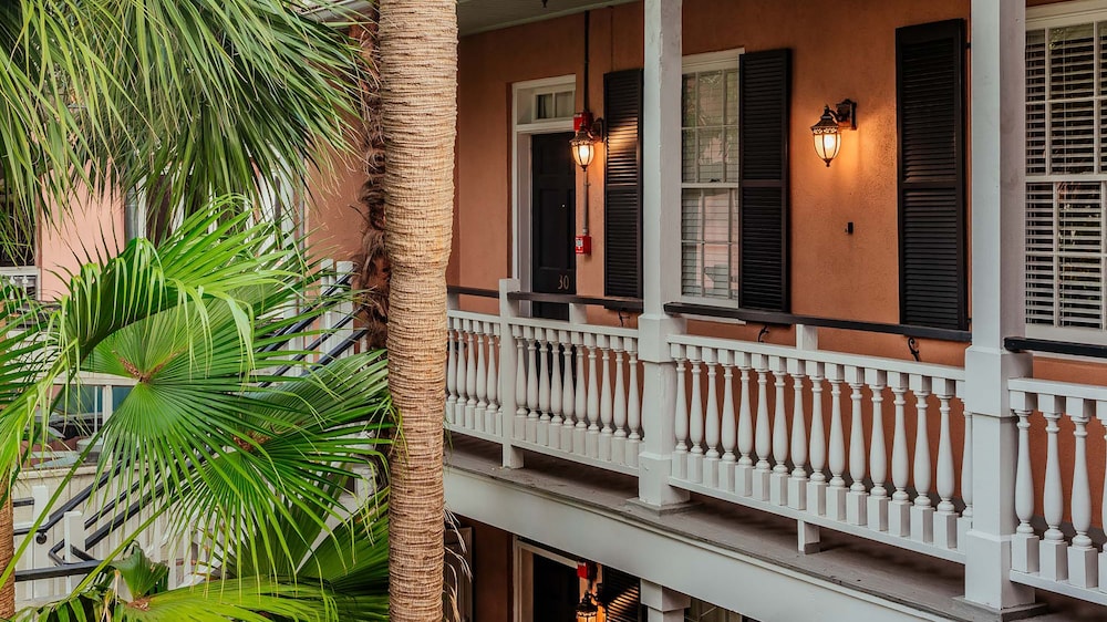 Elliott House Inn 8/40