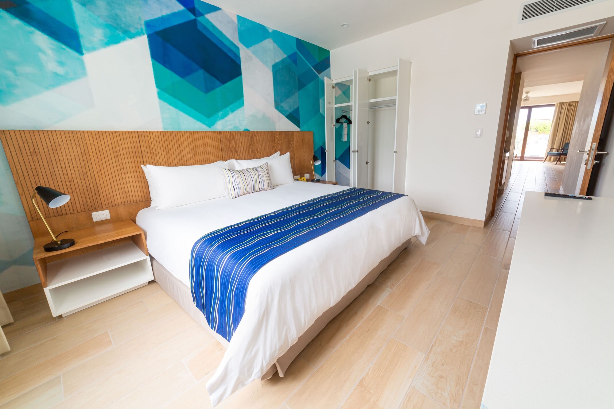 Master, Suite, King Bed, Balcony