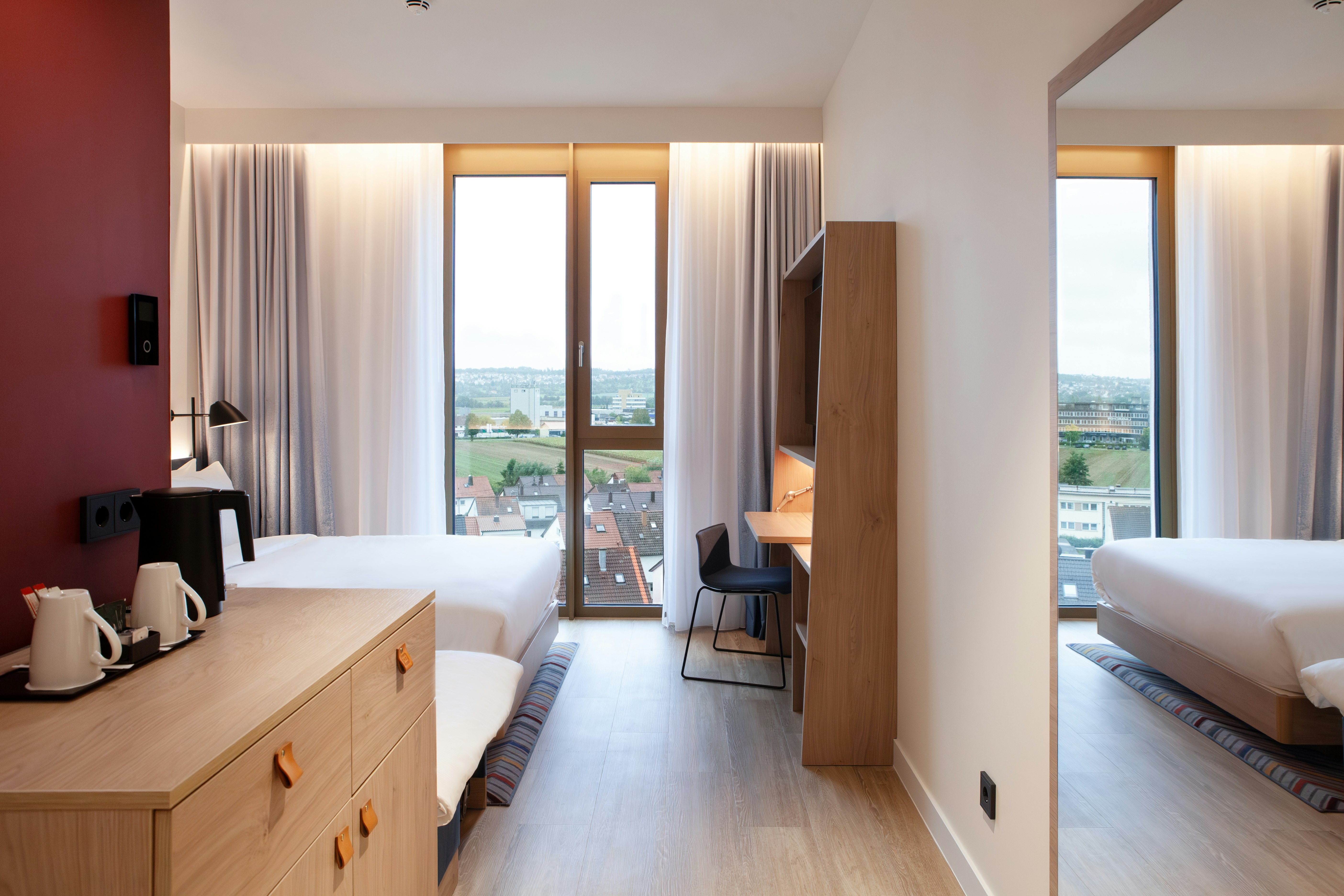 ROOM, QUEEN BED, WITH VIEW, SOFA