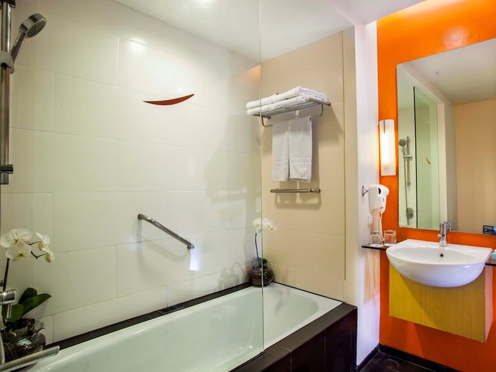 NOVOTEL BANDUNG 10/73