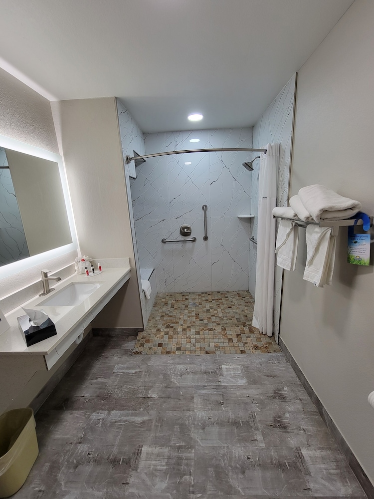 Days Inn by Wyndham Ruidoso Downs 19/54