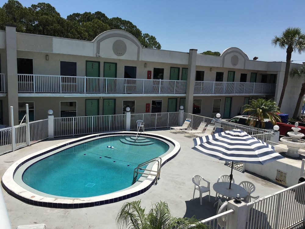 Budget Inn Cocoa 6/45