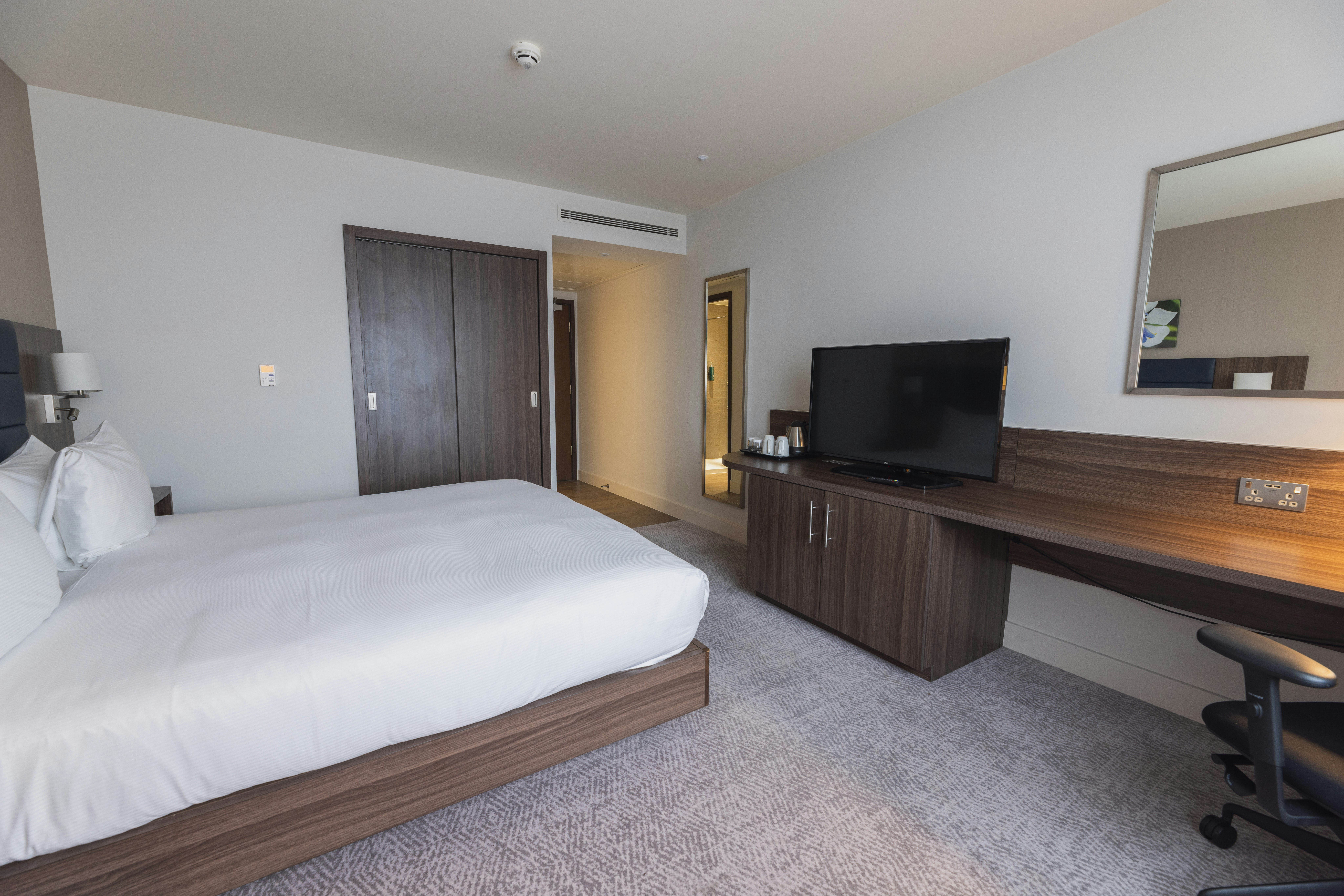 ROOM, KING BED