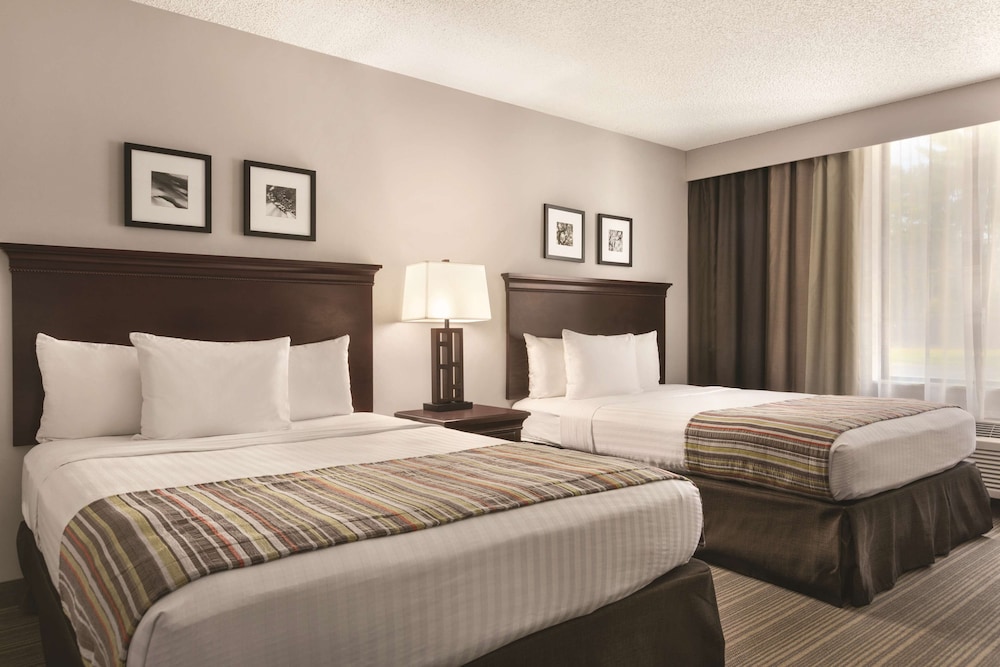 Country Inn and Suites by Radisson, Traverse City, MI 15/46