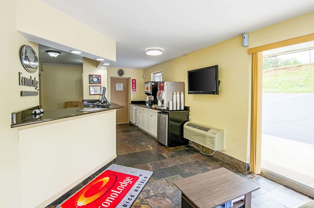 Econo Lodge Lynchburg, VA 11/50