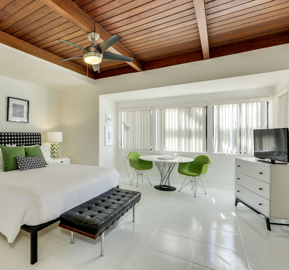 The Three Fifty Hotel - Adults Only 46/63