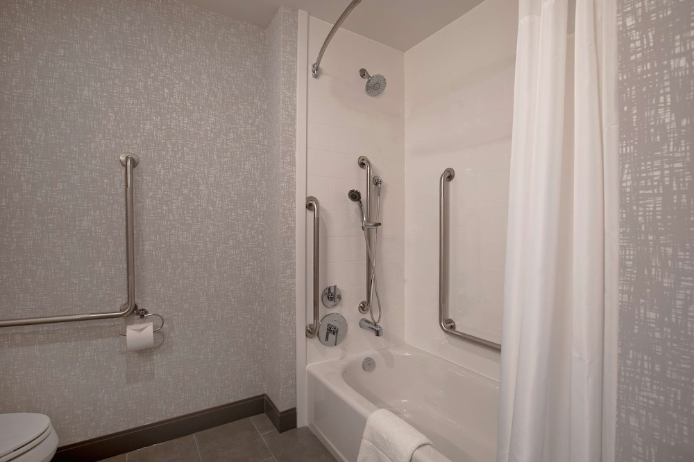 Hampton Inn Suites Ottawa West Ontario Canada 13/52