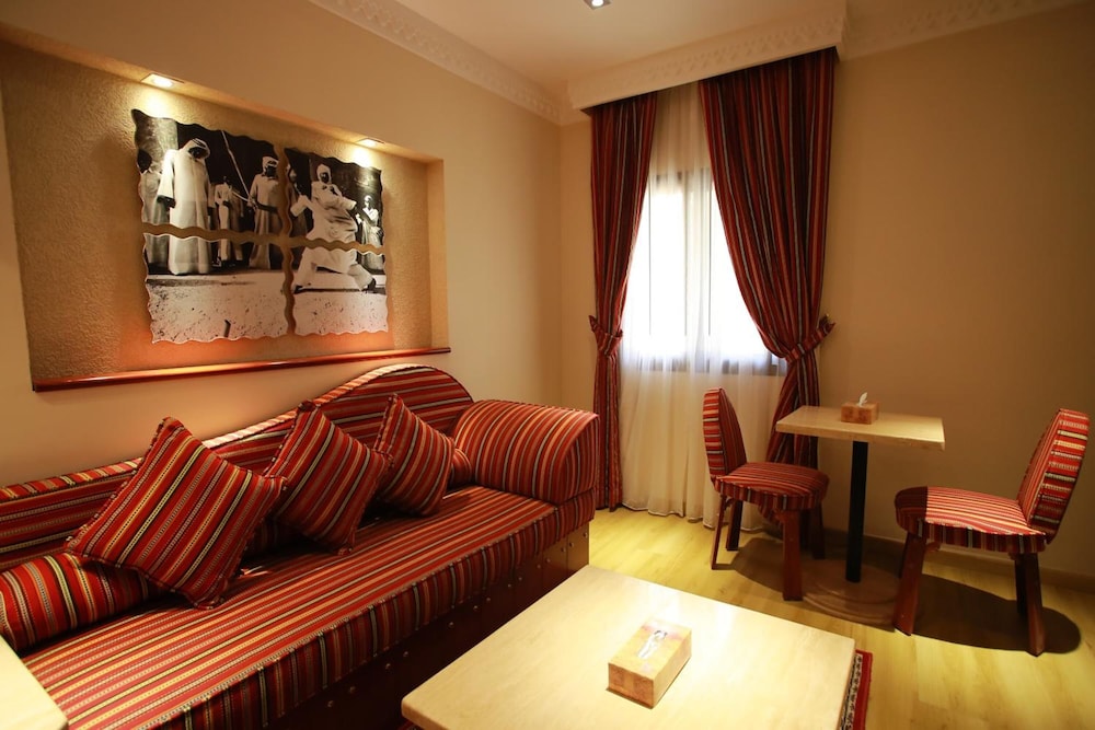 Al Liwan Suites Rawdat Al Khail 36/45