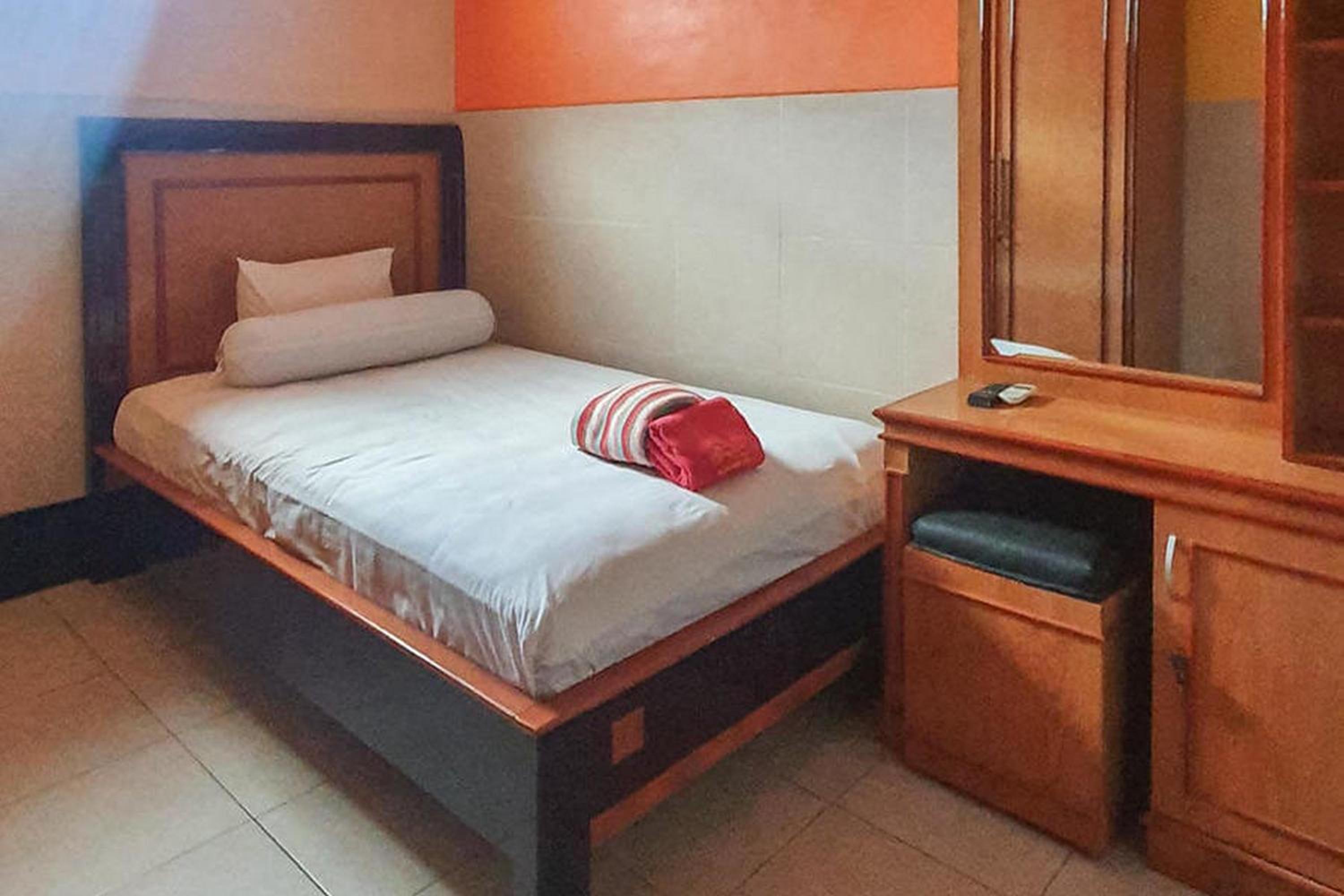 OYO 3727 Homestay Gayatri Sawojajar 16/57