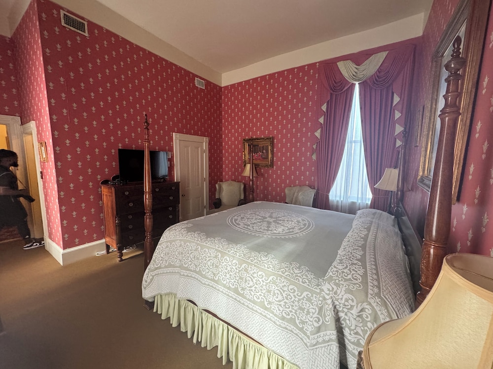 The Guest House Historic Mansion 28/73