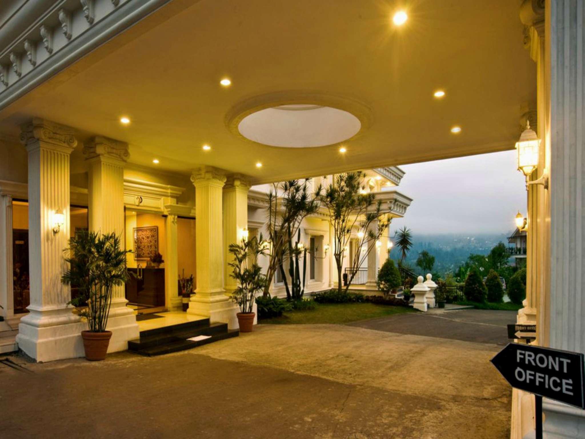 Rizen Premiere Hotel 18/28