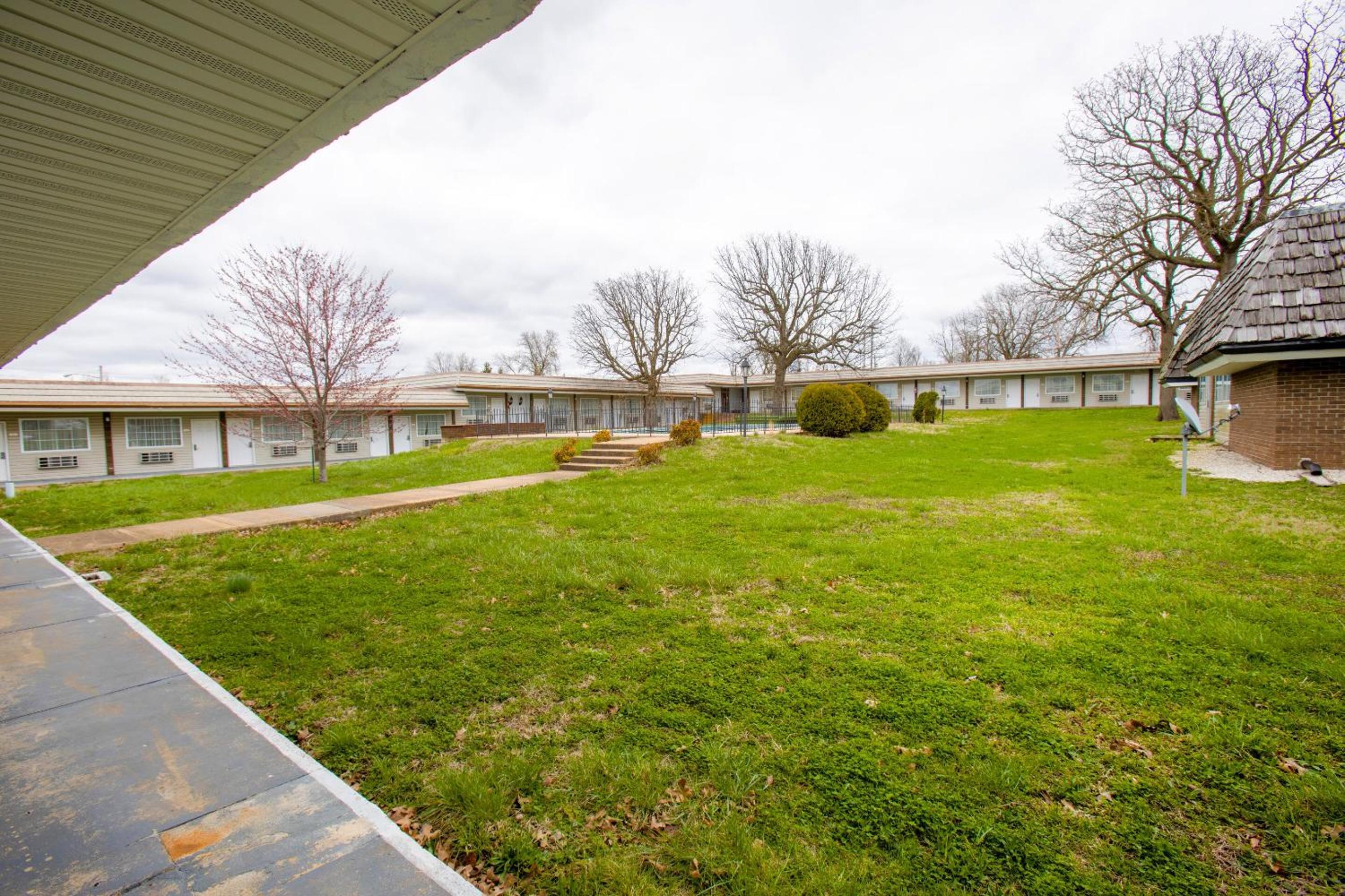 Hotel Lebanon MO I-44 29/33