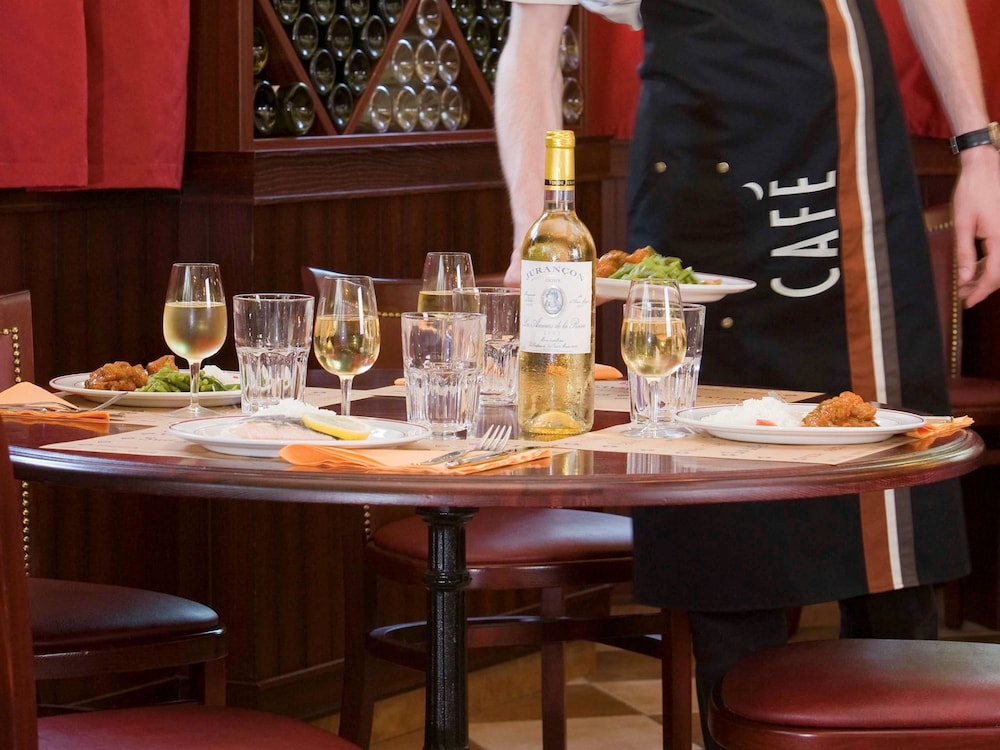 B&B HOTEL Lourdes Centre Gare 3 etoiles 33/48