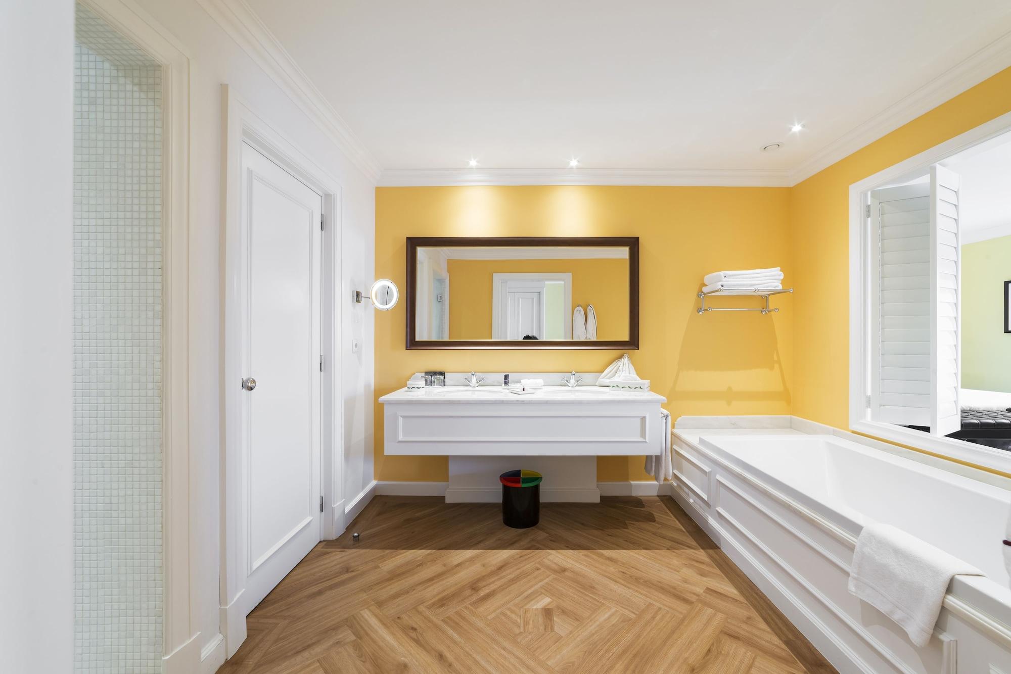 Executive, Garden or City View, East Wing, Low Floor، The Yeatman 3/4