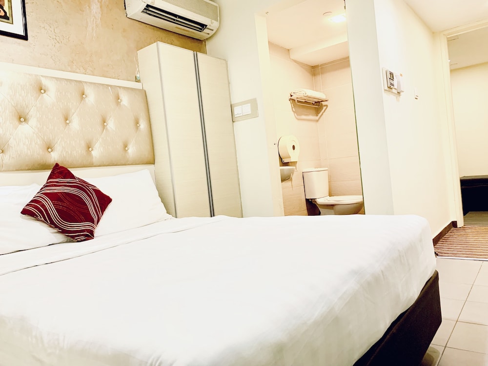 Sandpiper Hotel 17/50