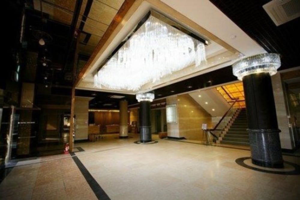 Hotel The Base 6/17