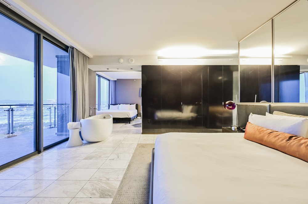 StripViewSuites at Palms Place 17/79