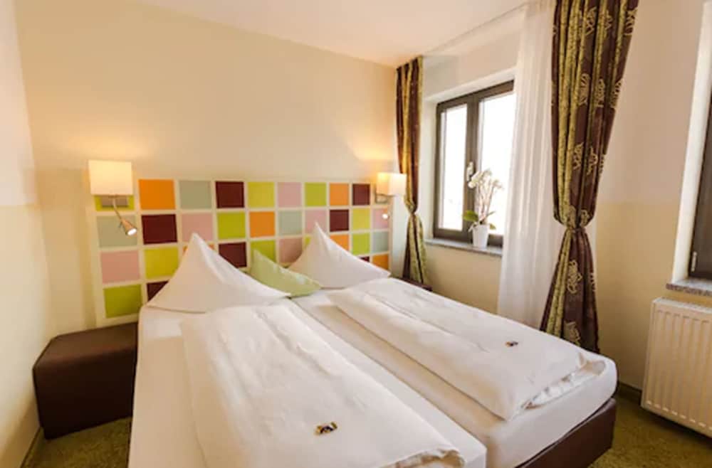 غرفة اقتصادية بسرير مزدوج، Hotel Arooma 2/2