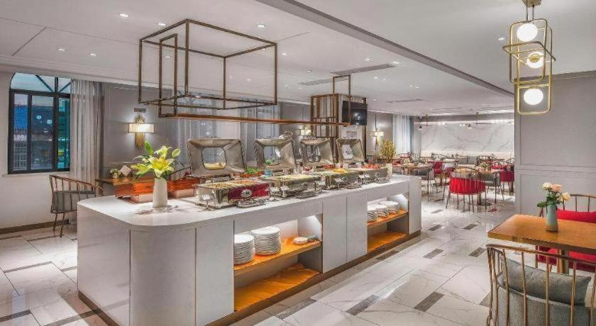 Magnotel Hotel (Dongxing Guomen Port) 35/50