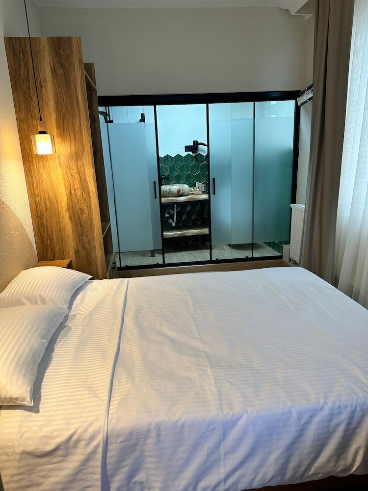 Kingway Suite 8/45