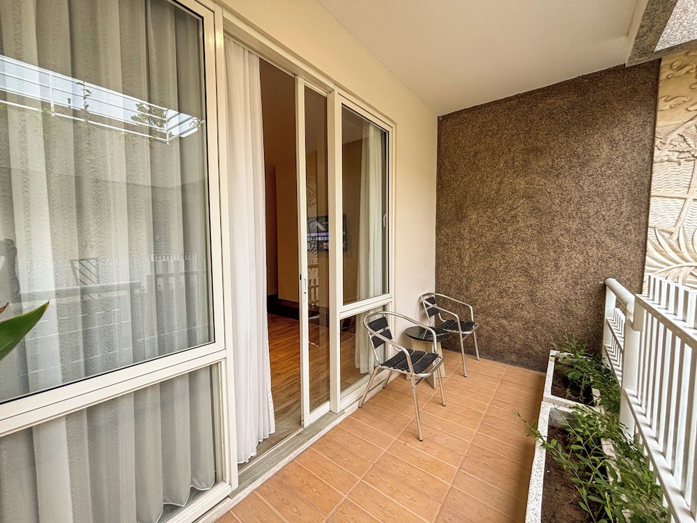 Rivavi Hotel 6/65