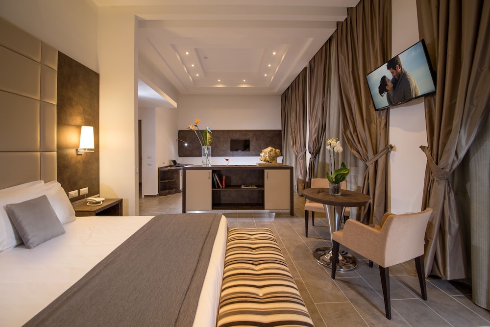 Hearth Hotel 79/92