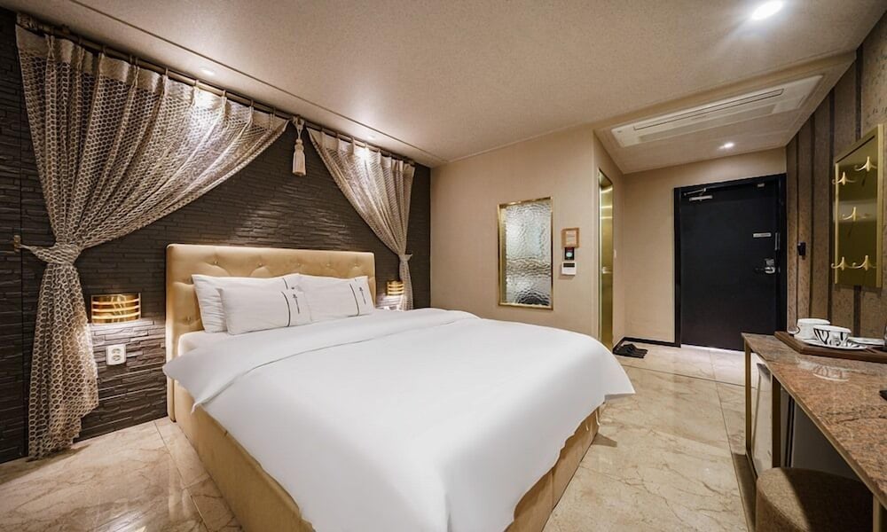 Urban Hotel Golf Shillim 7/68