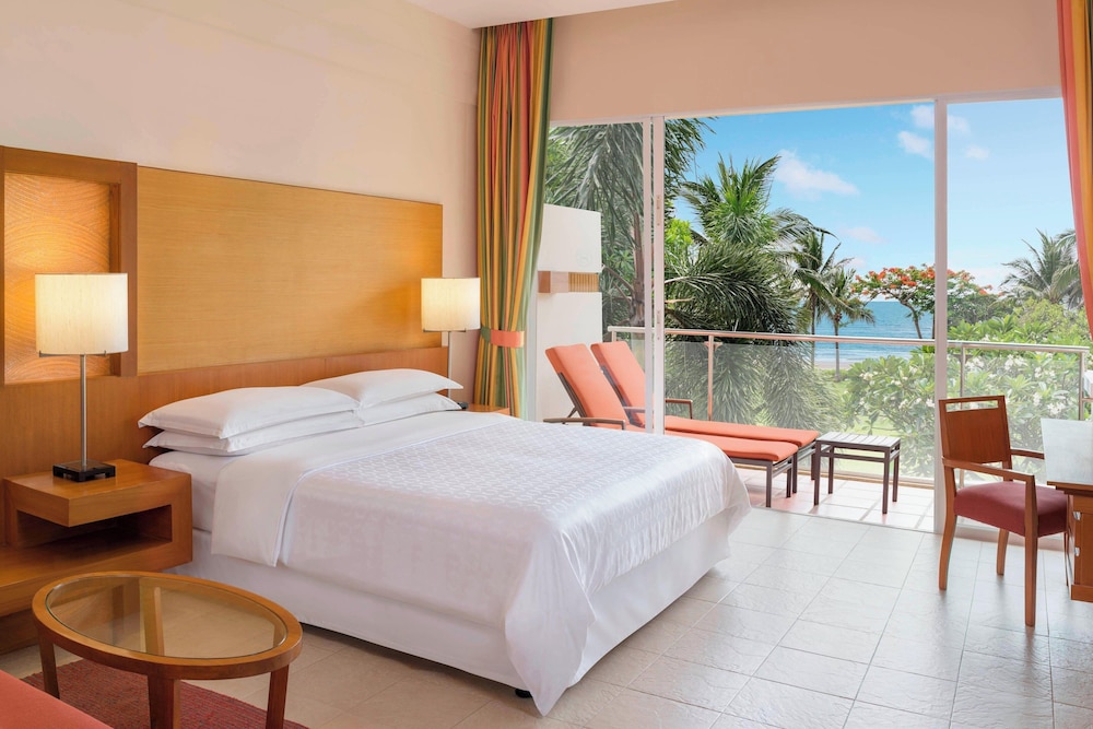 Room, King Bed, Ocean Front, Sofa