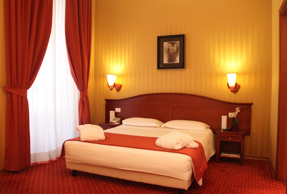 Augusta Lucilla Palace 16/62