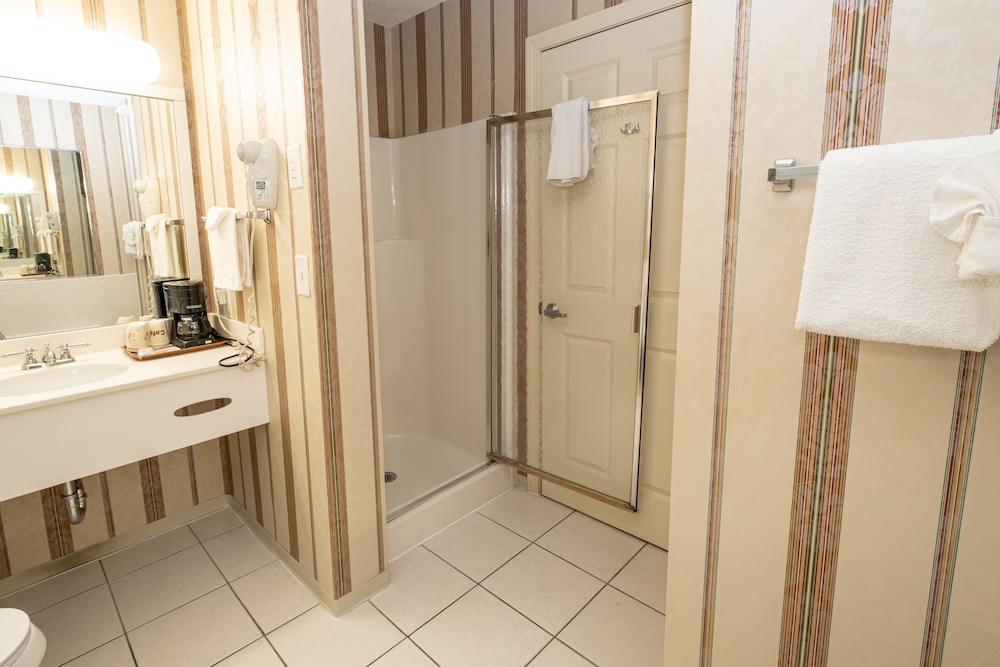 Hilltop Inn & Suites - North Stonington 30/60