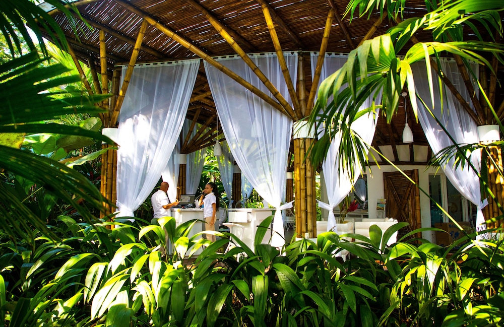 Le Cameleon Hotel 3/65