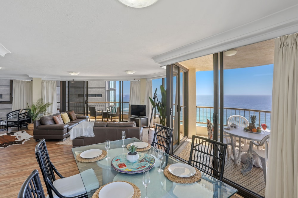 Boulevard North Holiday Apartments 61/77