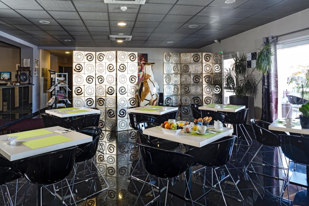 INTER HOTEL LE YA'TIS 30/48