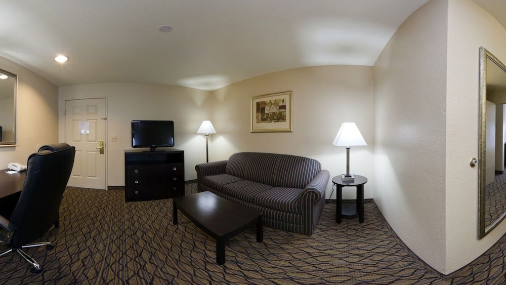 Holiday Inn Express Suites Columbus East Reynoldsburg 30/41