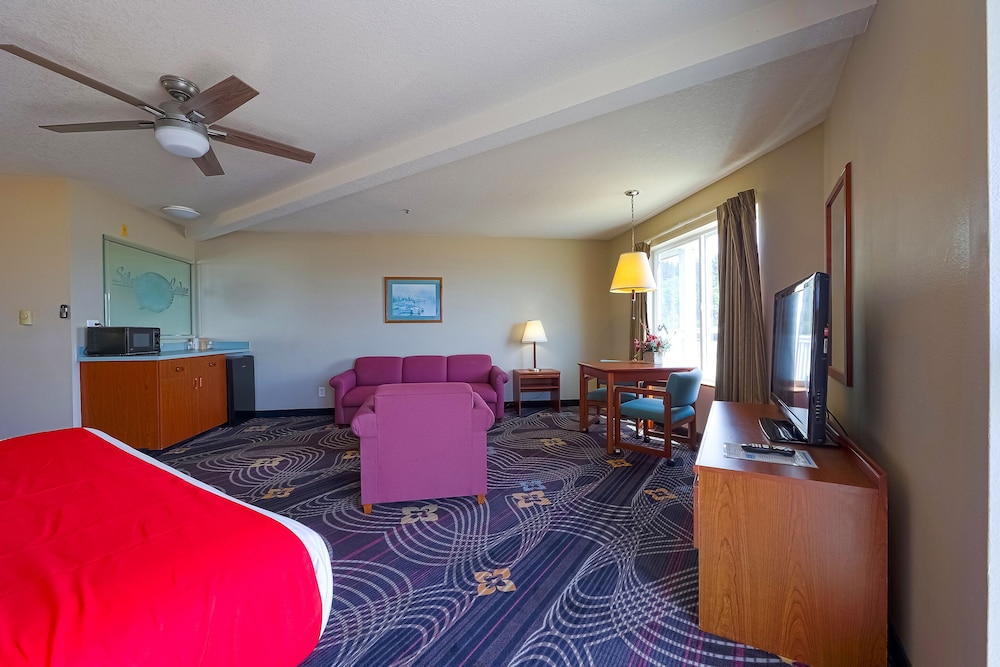 Siletz Bay Beachfront Hotel by OYO Lincoln City 51/71