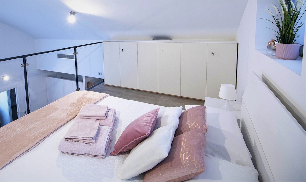 Design Central Apartment 7/24