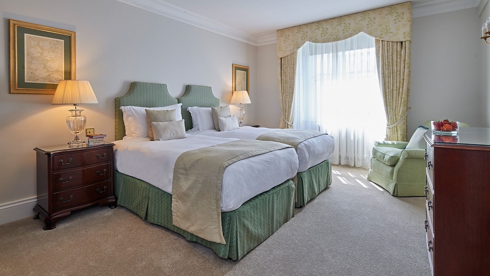 Luxury Three Bedroom Apartment