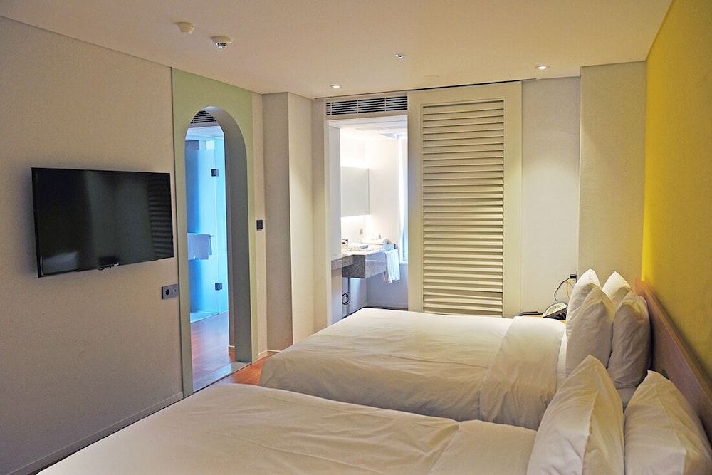 FAMILY, MULTIPLE BEDS